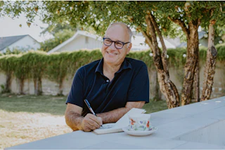 How drawing changed this artist’s life and led to a $45K paid newsletter